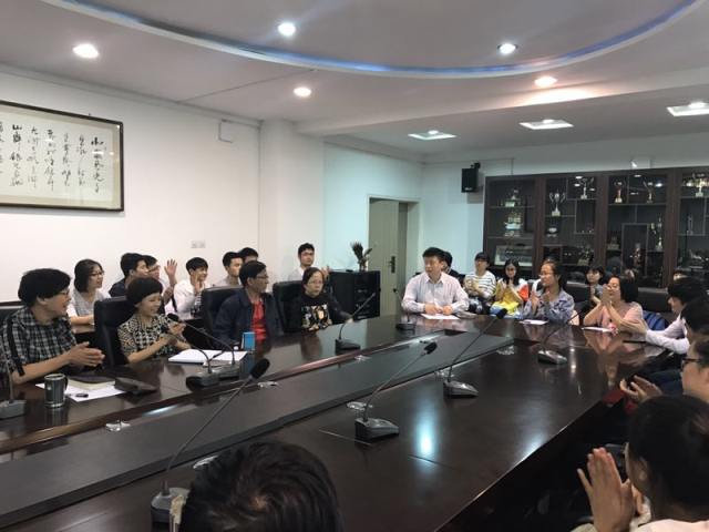 2学生座谈会.jpg